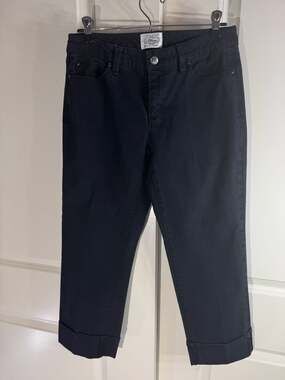 White House Black Market Women's Black Cuffed Cropped Jeans Size 4